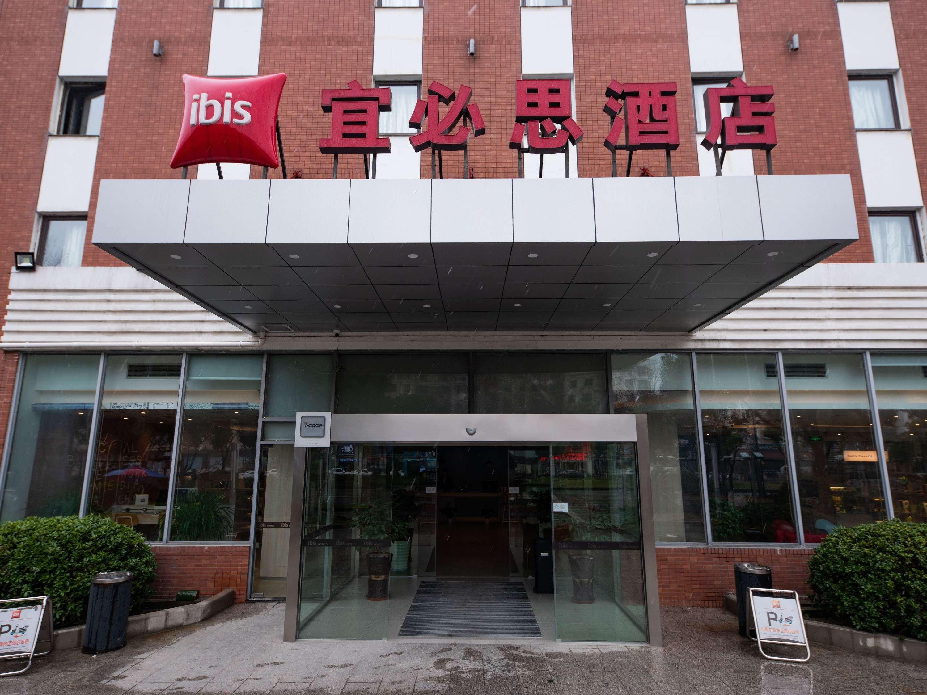 Ibis Wuxi Hi Tech Hotel Bagian luar foto