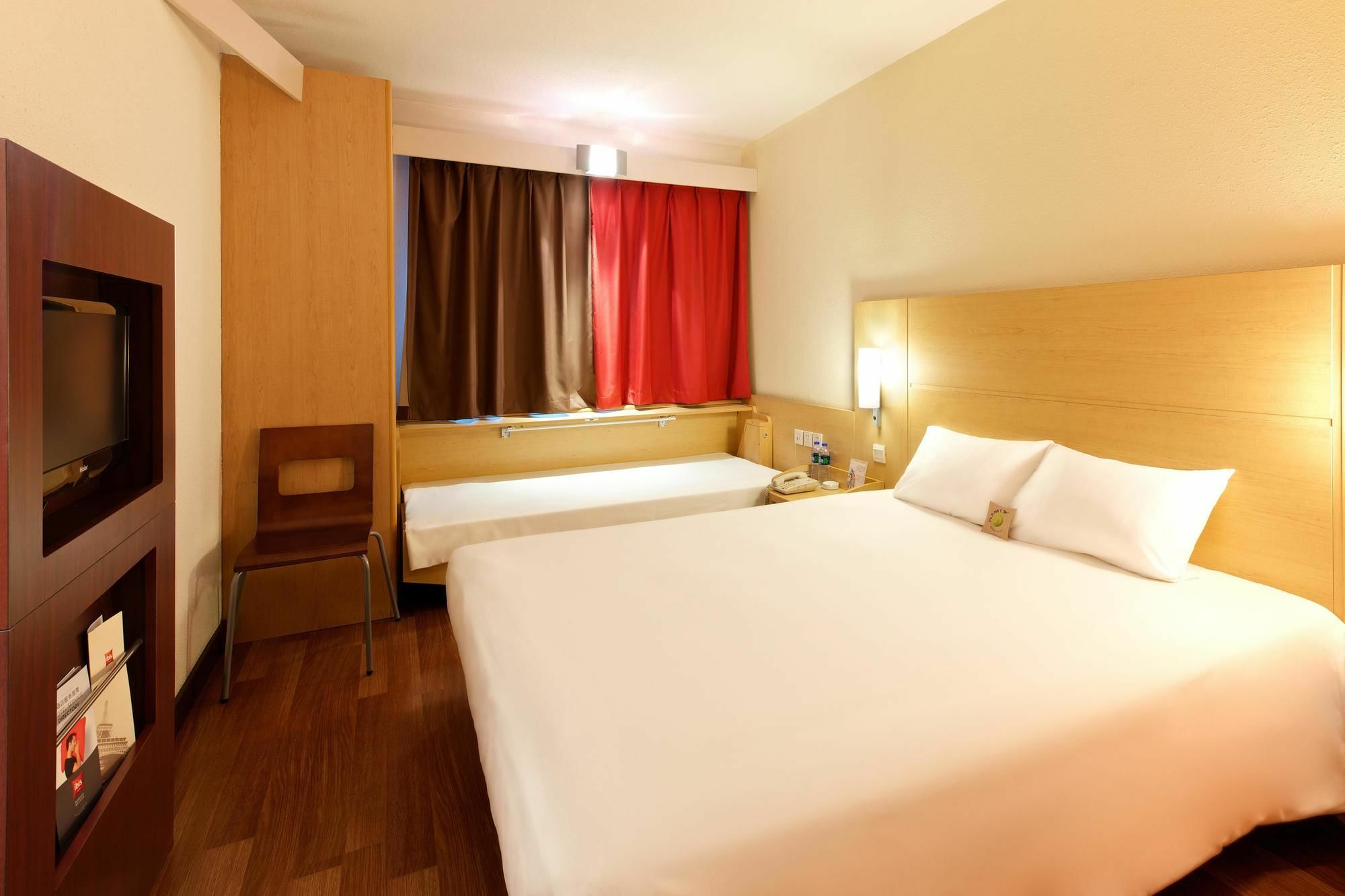 Ibis Wuxi Hi Tech Hotel Bagian luar foto